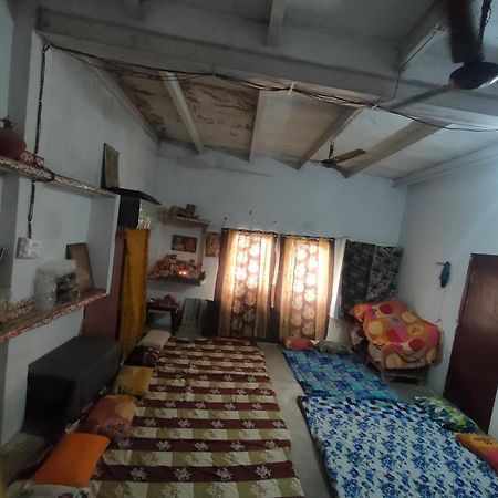 श्री बांके बिहारी सेवा धाम Hotel วรินดาวัน ภายนอก รูปภาพ